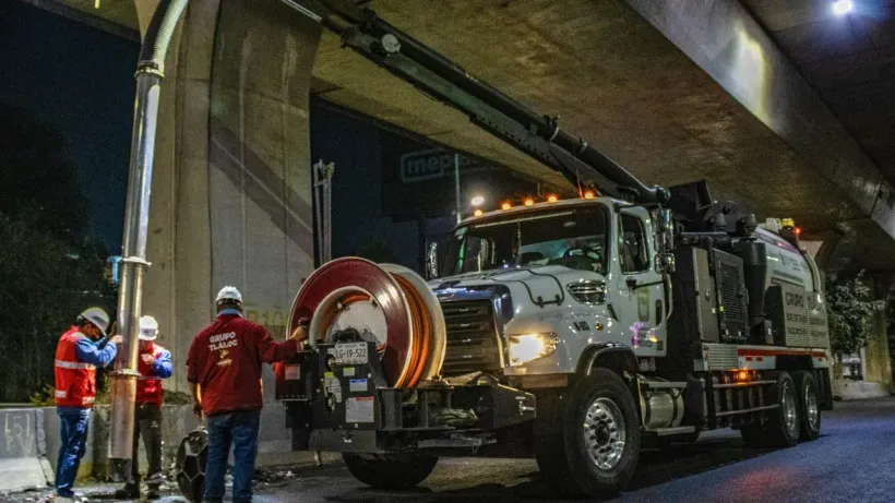 Seguro de Camiones de Servicios en California: Cobertura para Electricistas, Plomeros y Contratistas